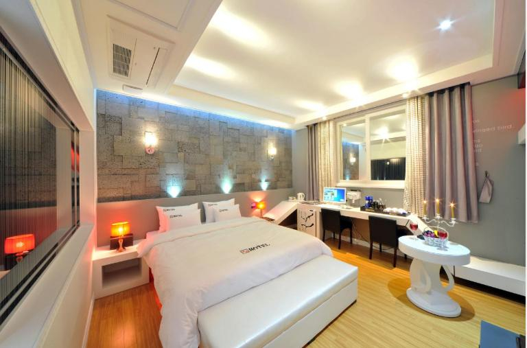 Bedroom 4, Luxury Hotel, Muan