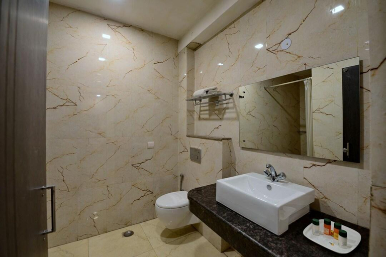 Bathroom 3, Hotel Chaupal Gurgaon, Gurgaon