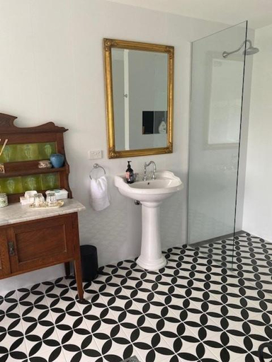 Bathroom 1, Palmyra B&B, Greater Taree
