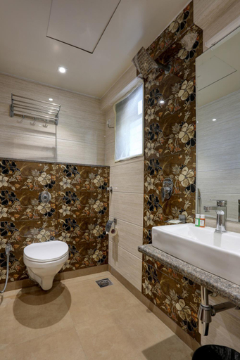 Bathroom 4, Hotel Ozone Inn, Mumbai City