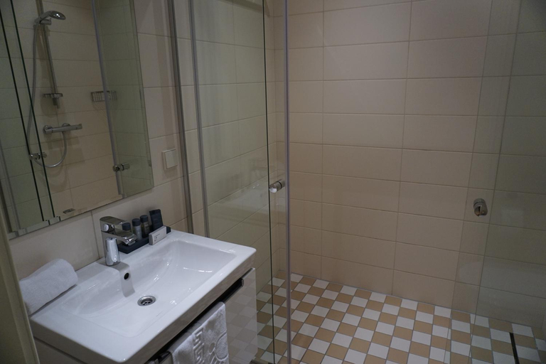 Bathroom 4, Aparthotel Wooden Villa, Riga
