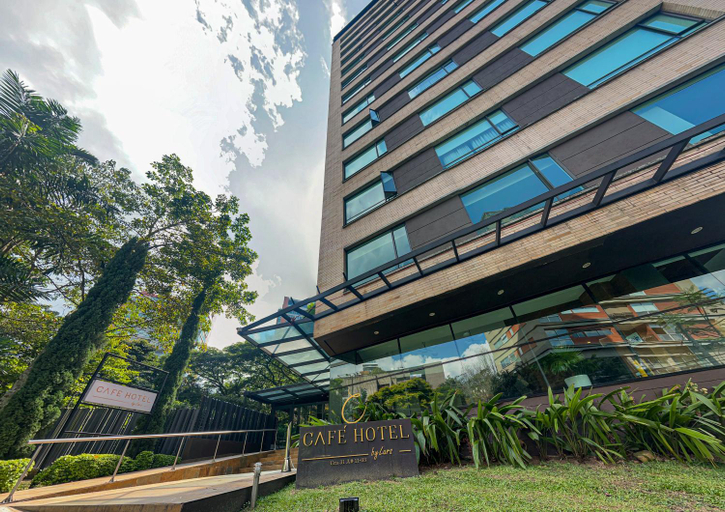 Exterior & Views