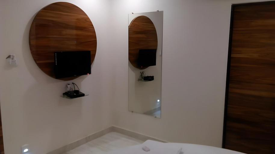 Bathroom, Hotel Pearl View - Near US Embassy BKC, Mumbai Suburban