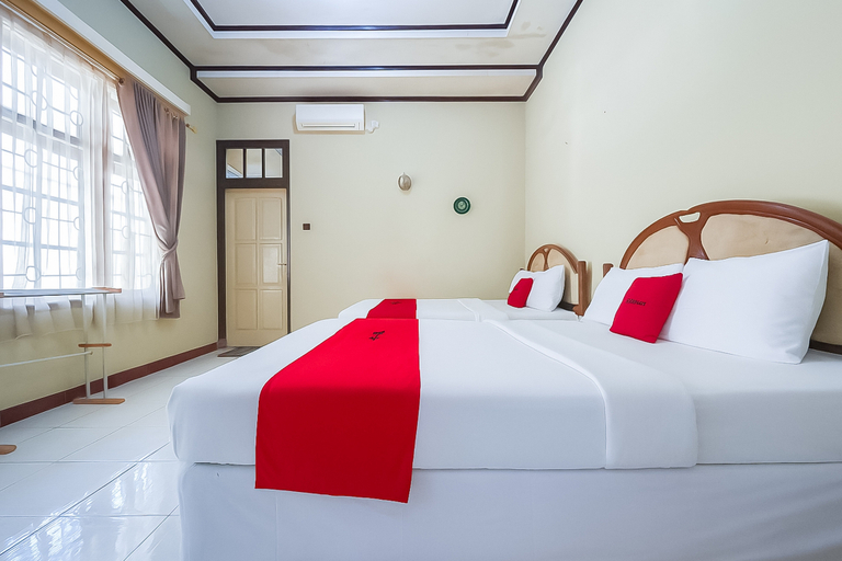 Bedroom 2, RedDoorz Syariah @ Flamboyan Indah Kuningan, Kuningan
