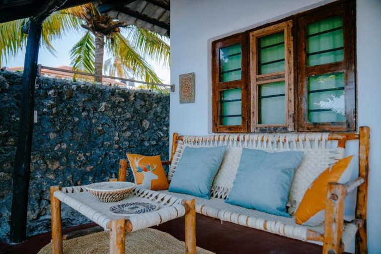 Public Area, Palmtreeresortbwejuu, Kusini