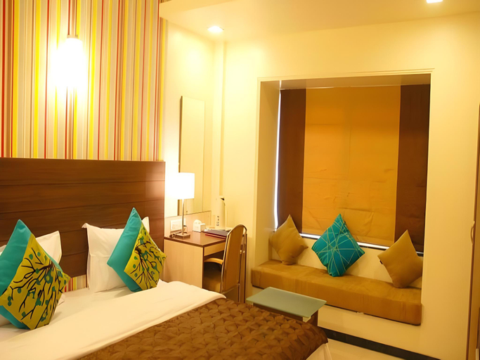 Bedroom 2, Executive Tamanna Hotel, Pune