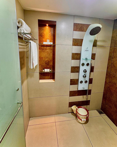 Bathroom 2, SRISHTY GARDEN RESORTS, Tirunelveli