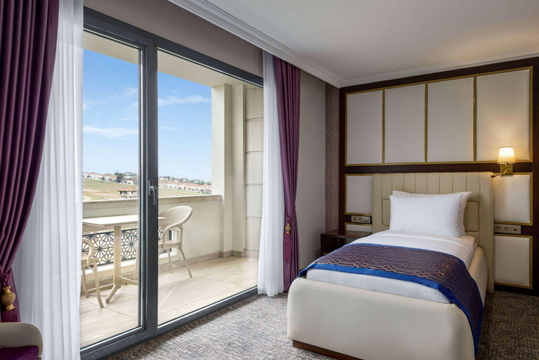 Bedroom 3, Ramada Plaza By Wyndham Silivri, Marmaraereğlisi