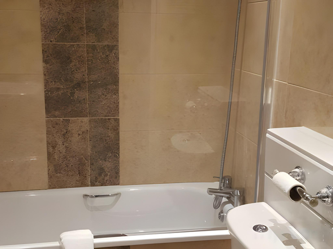 Bathroom 4, Barons Court Hotel Walsall, Walsall