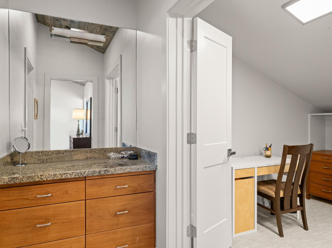 Bathroom 2, Chatham Crossing by All Seasons Resort Lodging, Summit