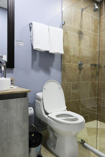 Bathroom 4, HOTEL LLERAS 10, Medellín