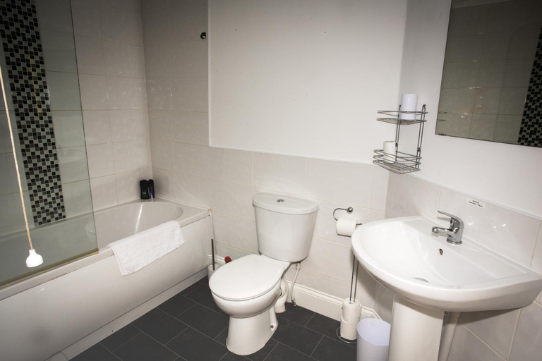 Bathroom 2, Norton Serviced Apartments Free Private Parking Wifi, Stockton-on-Tees