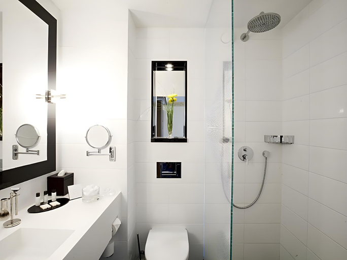 Bathroom 3, Carlton Square Hotel, Haarlem