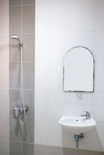 Bathroom 5, Gapura Residence Hotel Semarang, Semarang