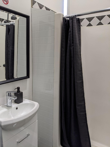 Bathroom 3, Queen Victoria Hostel, Melbourne