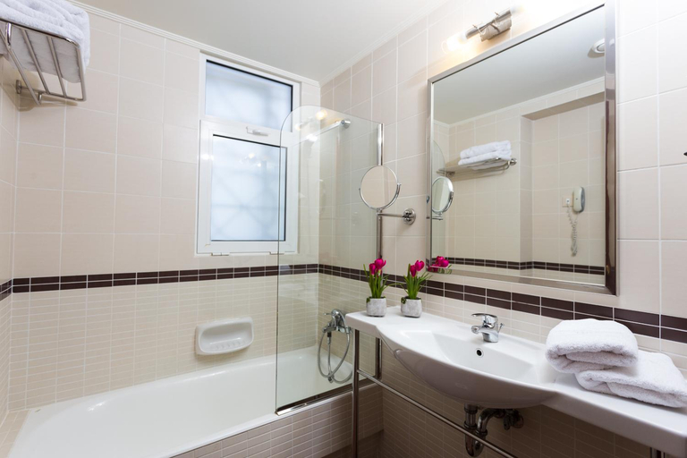 Bathroom 5, Akti Taygetos Conference Resort, Peloponnese