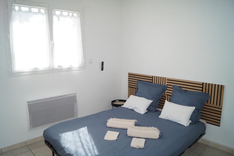 Others 3, Chambre d'hote dans une propriete avec piscine, Loire