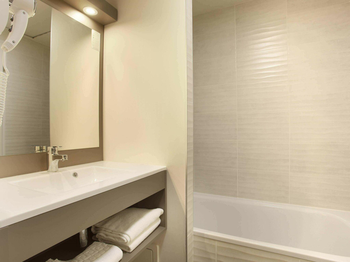 Bathroom 3, Cozy Contemporary Stay, Var