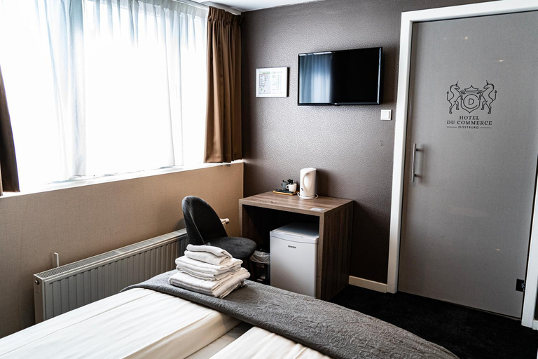 Bedroom 2, Hotel Du Commerce, Sluis