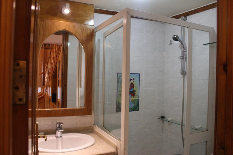 Bathroom, Kuwait Palace Hotel, Salmiya