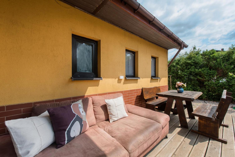 Others 4, Yellow villa, Chrzanów