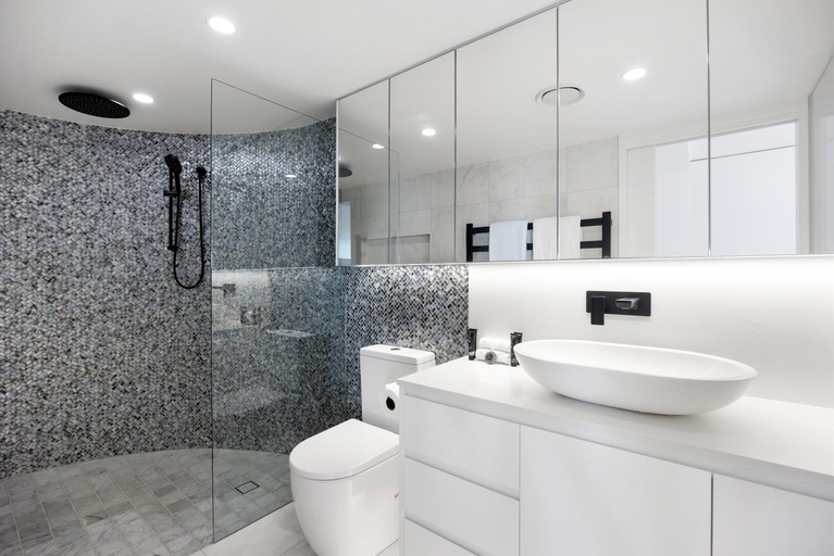 Bathroom 4, Noosa Pacific Riverfront Resort, Noosa - Noosa-Noosaville