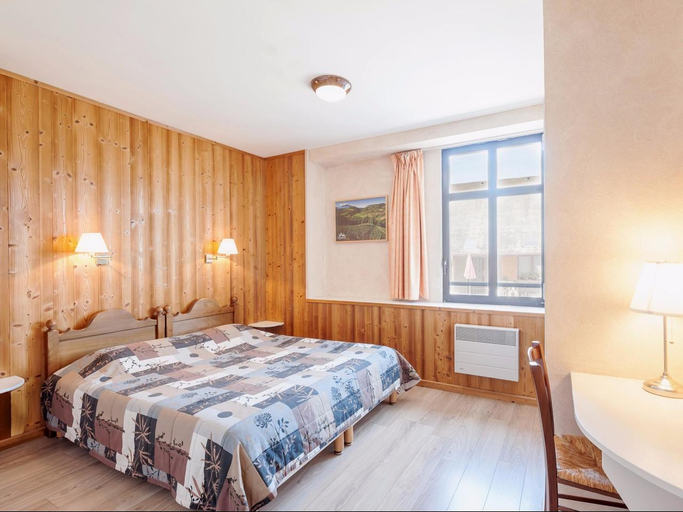 Bedroom 3, LOGIS L'AUBERGE d'ARANC, Ain