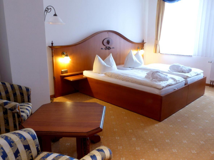 Bedroom 2, Hotel Goldner Loewe, Greiz