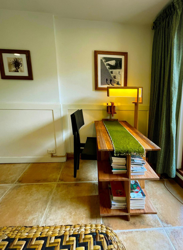 Others 5, Finca Petrona, Quito