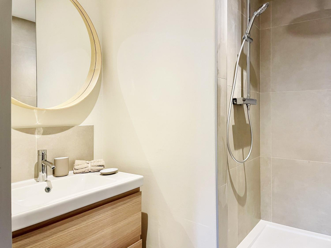 Bathroom 2, Appartement Colodge - Fourneyron, Loire