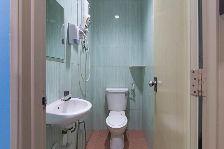 Bathroom 3, Mines Cempaka Budget Hotel, Seremban