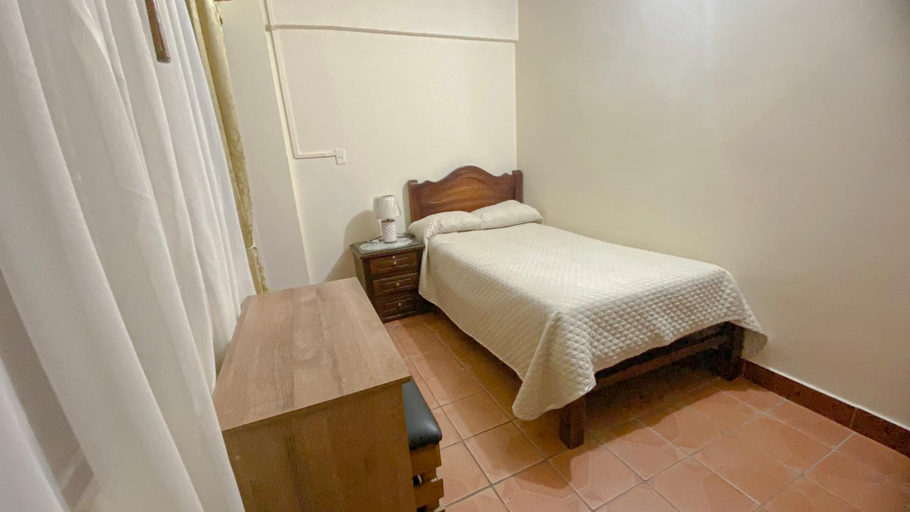 Others 3, Habitacion con bano privado, Quito