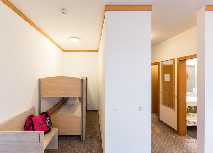 Bedroom 3, Thermenhotel Kurz, Oberpullendorf