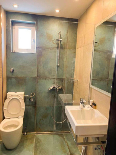 Bathroom 4, Living Rooms