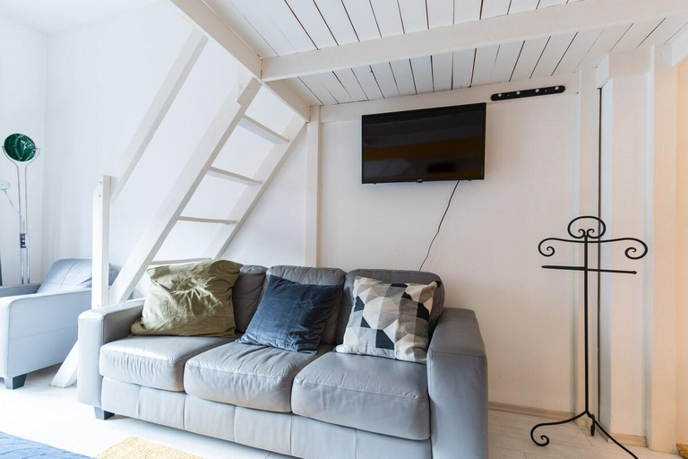 Others 5, Sunny Studio with Balcony in Party District, Budapesti