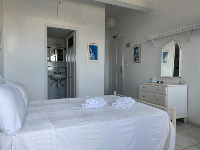 Bathroom, Evdokia's Rooms (Chora), South Aegean