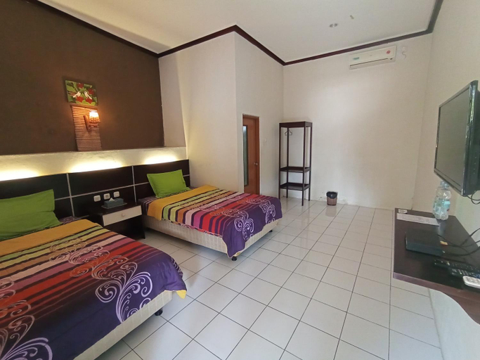 Bedroom 2, OYO 798 Yokima Beach Hotel, Pangandaran
