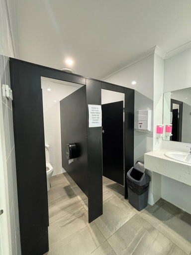 Bathroom 5, St. Kilda Accommodation, Melbourne