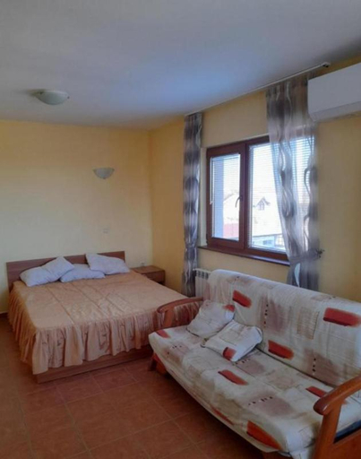Others 5, Villa B&B, Varna