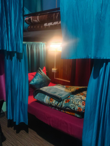 Bedroom 4, Non Stop Cafe Hostel & Stay, Kullu
