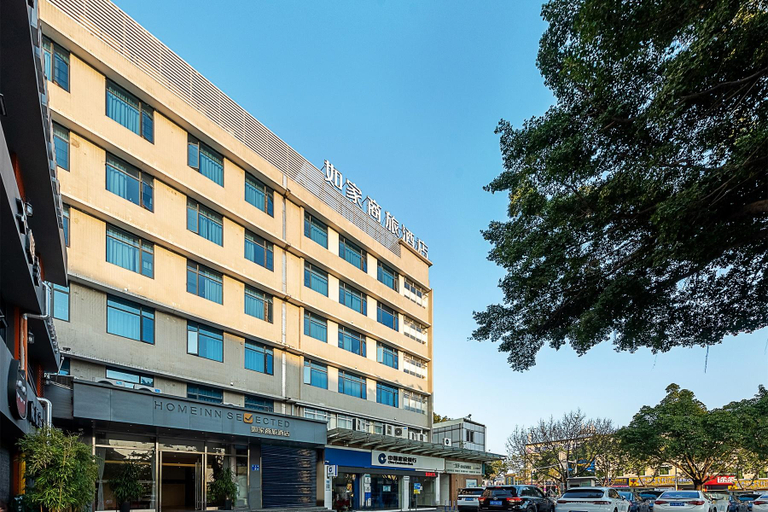 Exterior & Views