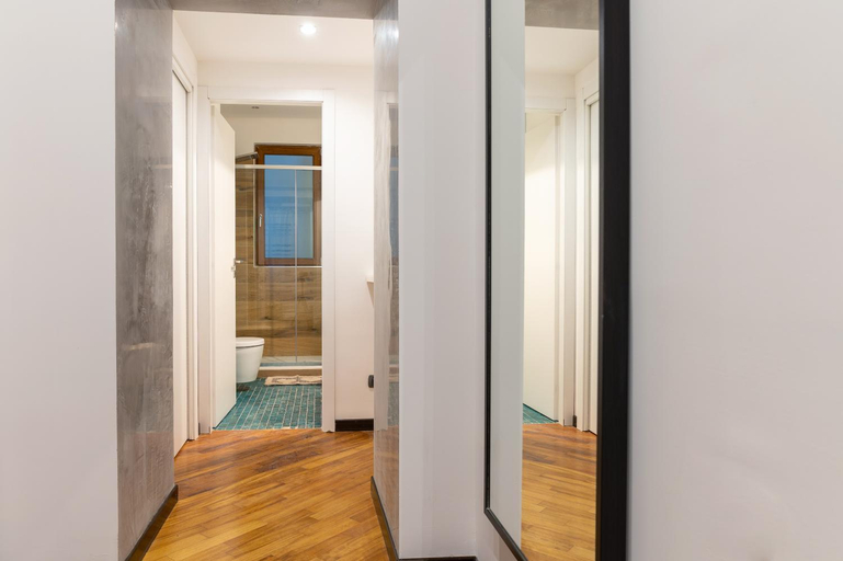 Bathroom 2, Roomito Apartments, Napoli