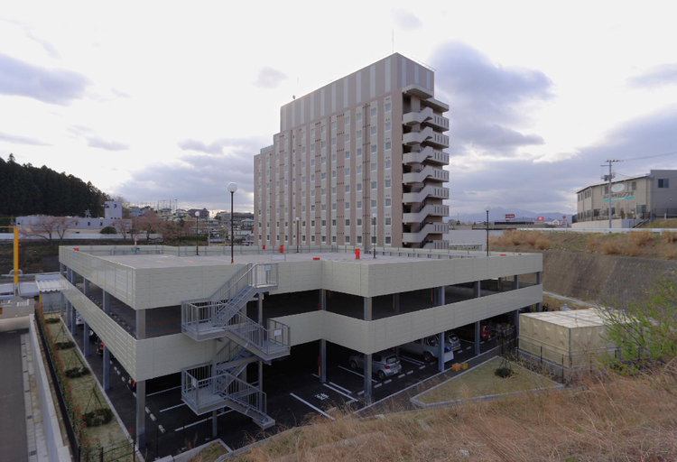 Exterior & Views