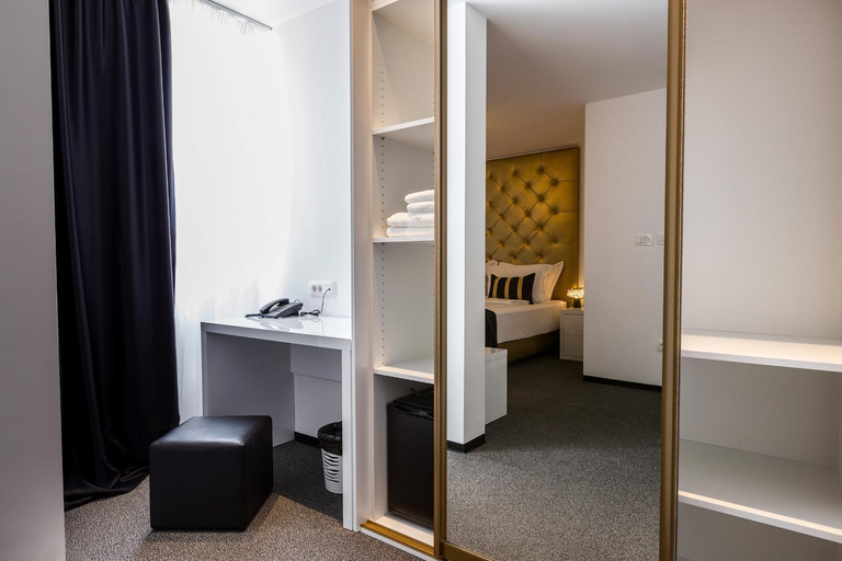 Bedroom, B Gold BandB, Split