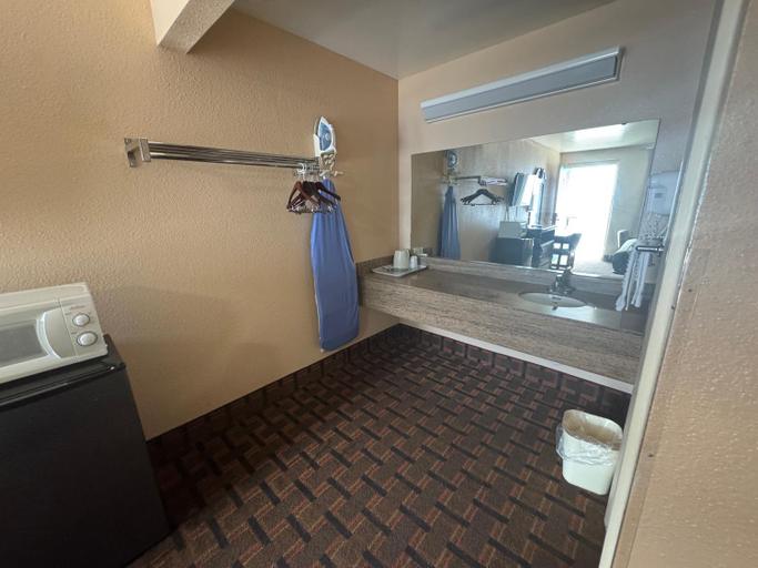 Bathroom 2, Travel inn, Richmond