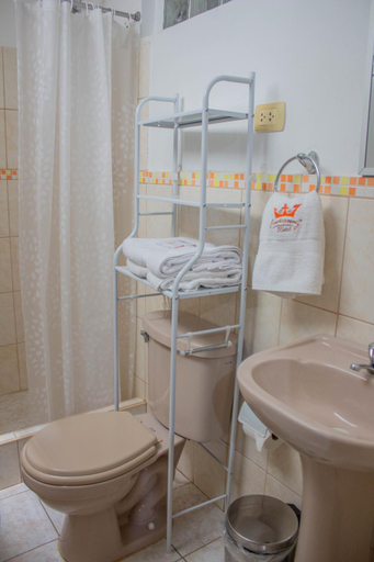 Bathroom 2, Hotel Chachapoyas, Chachapoyas