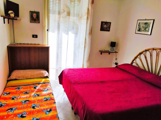 Others 4, B&B Canta Napoli, Napoli