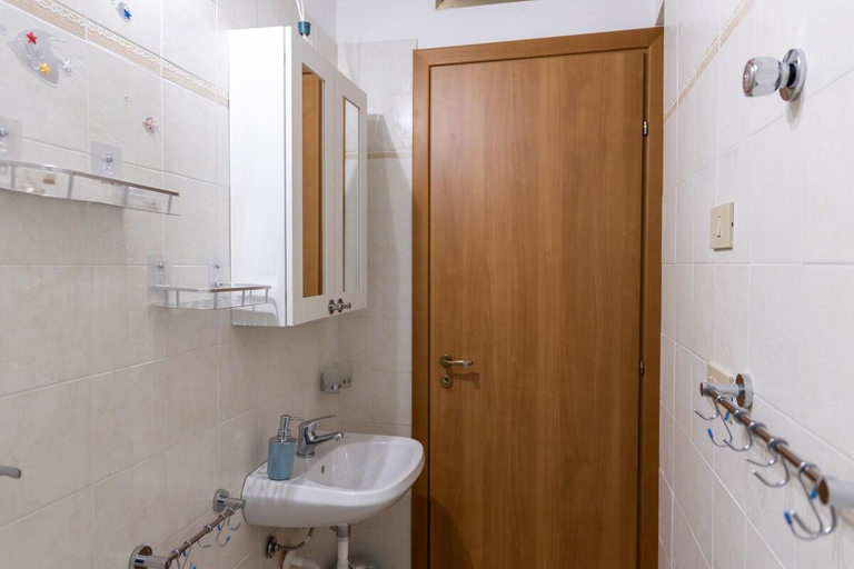 Bathroom, Stella Marina Apartment, Trapani