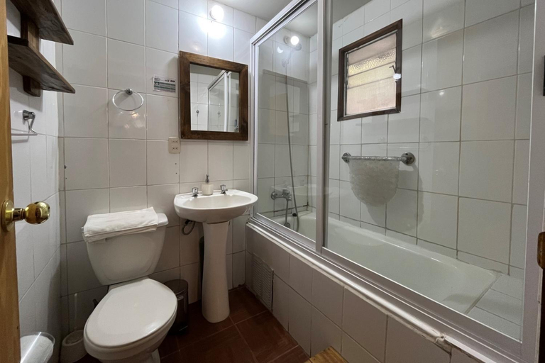 Bathroom 3, La Bella Durmiente, Cordillera