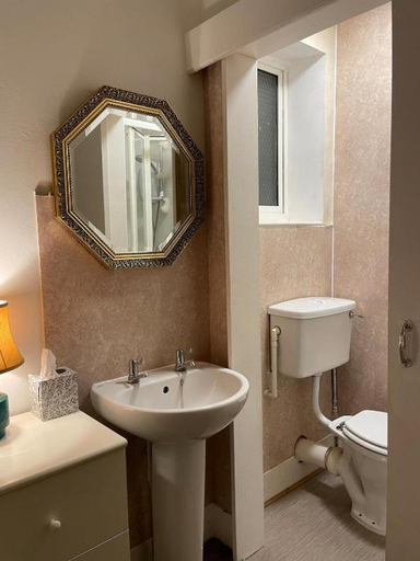 Bathroom 3, Regis Lodge Guesthouse, West Sussex